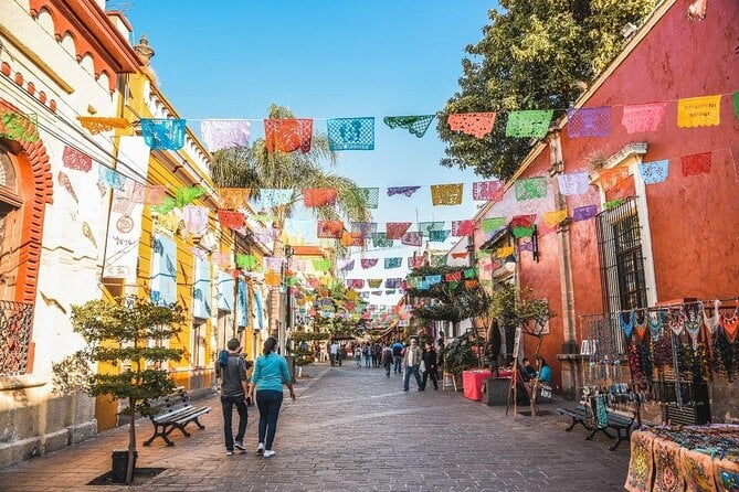 Colorful colonial buildings in Guadalajara