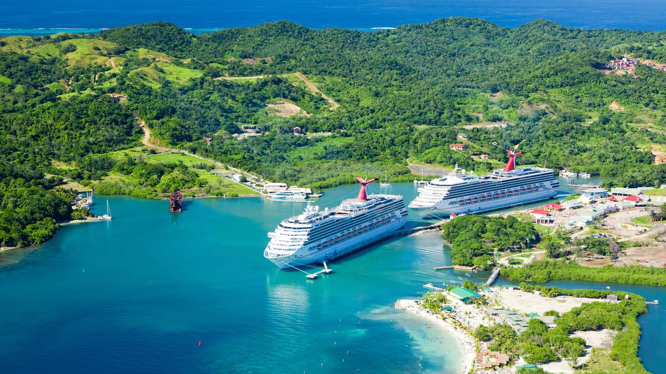 Tropical beach on Roatan Island, Honduras