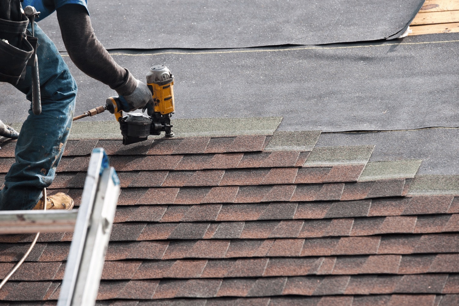 Professional asphalt shingles installation architectural roofing contractor residential home roofing material