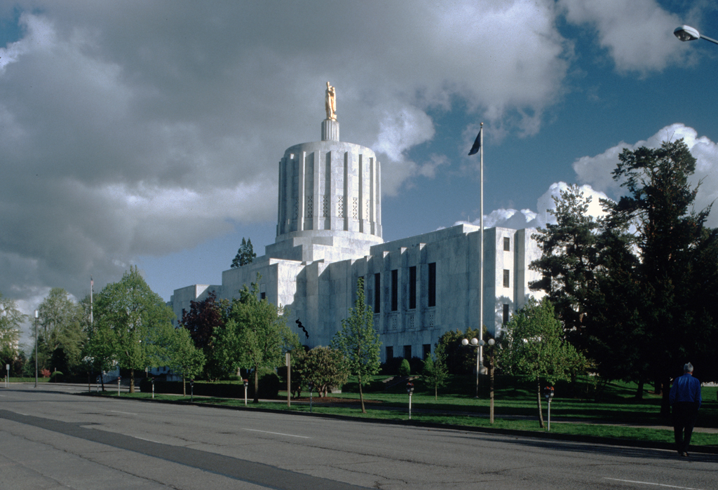 Salem Oregon state capitol building