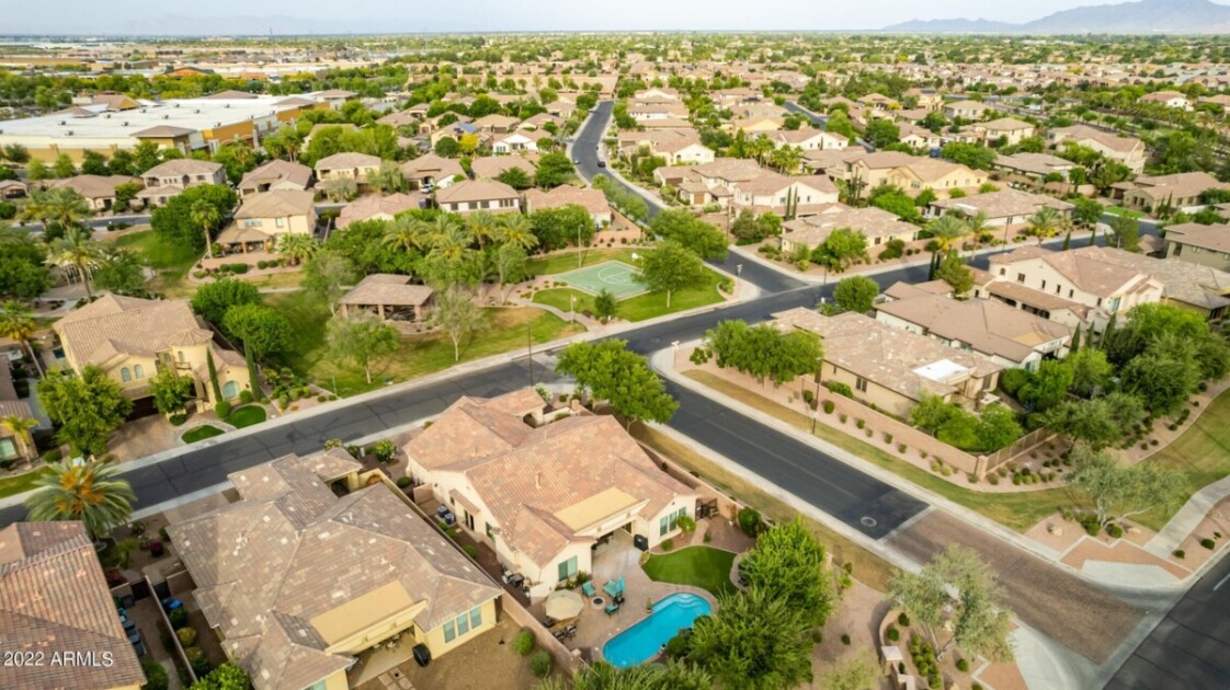 Chandler Arizona skyline and suburban neighborhoods