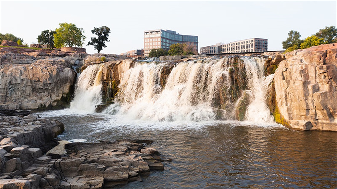 Sioux Falls skyline and Falls Park